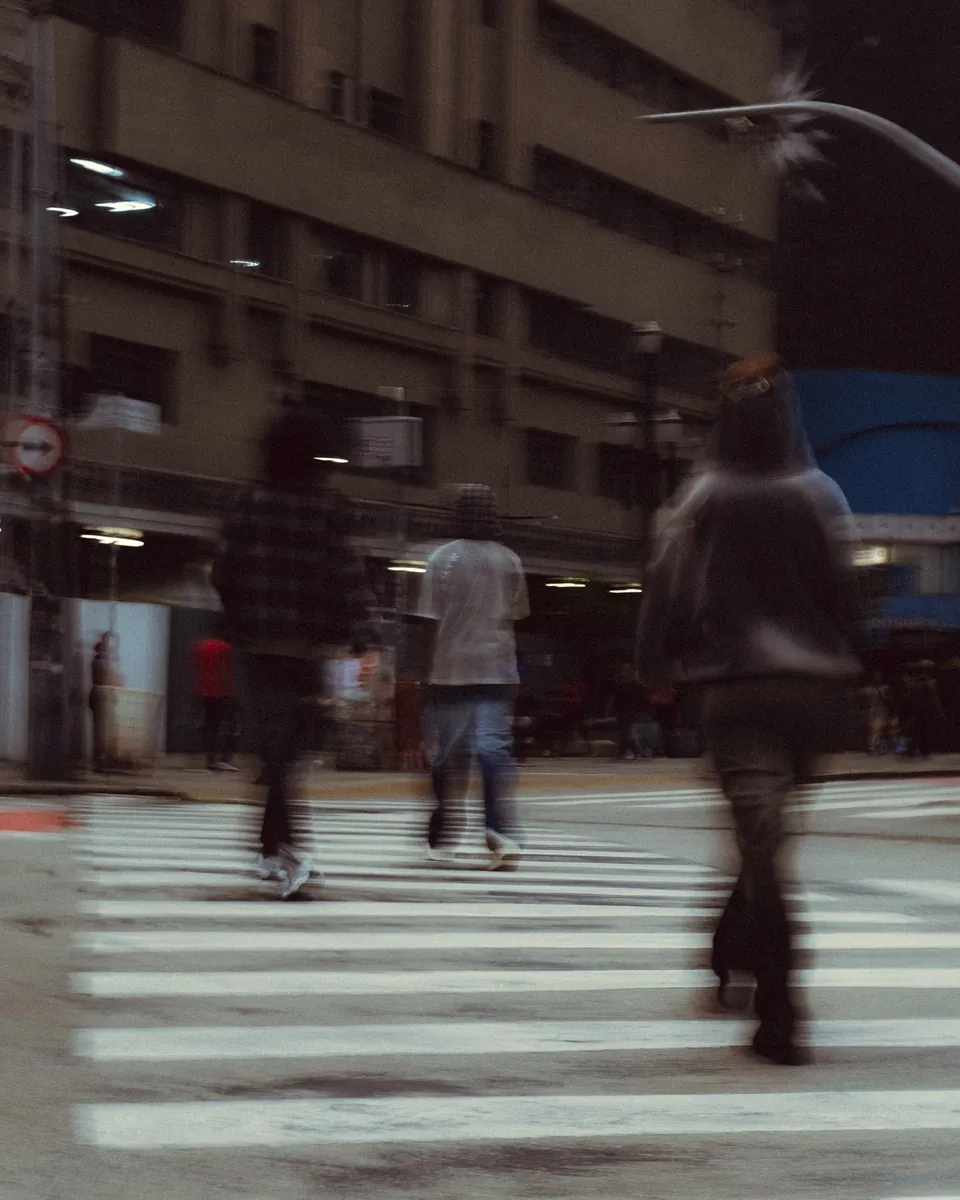Vertigem — editorial, travessia em movimento no centro de São Paulo